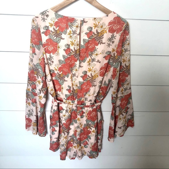 LULU’S Floral Romper with Bell Sleeves Size Small - Picture 8 of 9